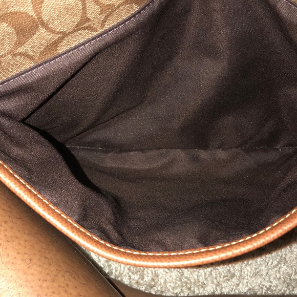 Coach crossbody purse - Picture 4 of 6